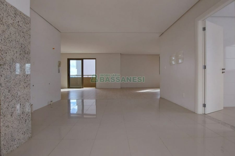 Apto/Cobertura com 248m², 3 dormitórios, 1 vaga, no bairro Sanvitto em Caxias do Sul para Comprar