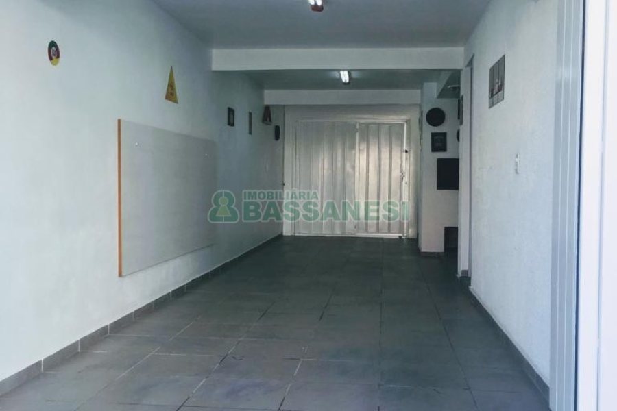 Sobrado com 106m², 2 dormitórios, 2 vagas, no bairro Vinhedos em Caxias do Sul para Comprar