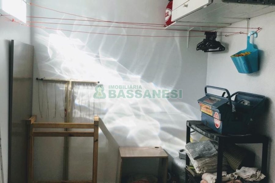 Sobrado com 106m², 2 dormitórios, 2 vagas, no bairro Vinhedos em Caxias do Sul para Comprar