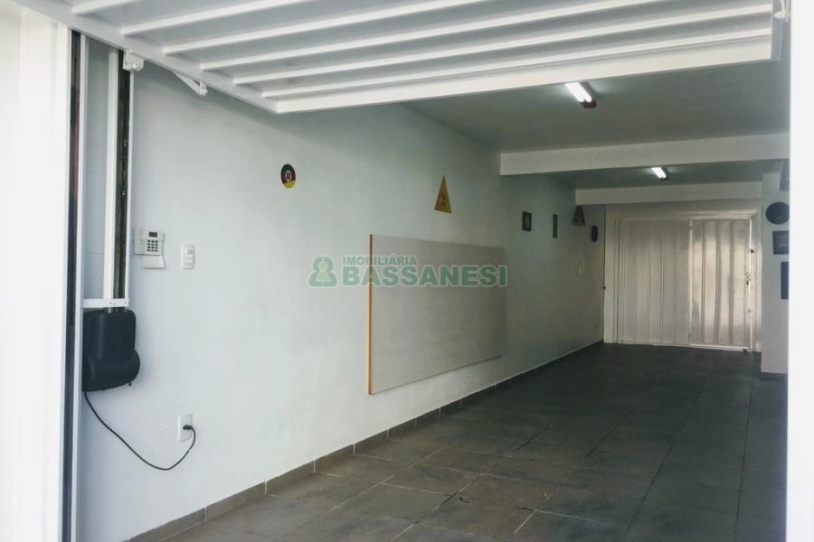 Sobrado com 106m², 2 dormitórios, 2 vagas, no bairro Vinhedos em Caxias do Sul para Comprar