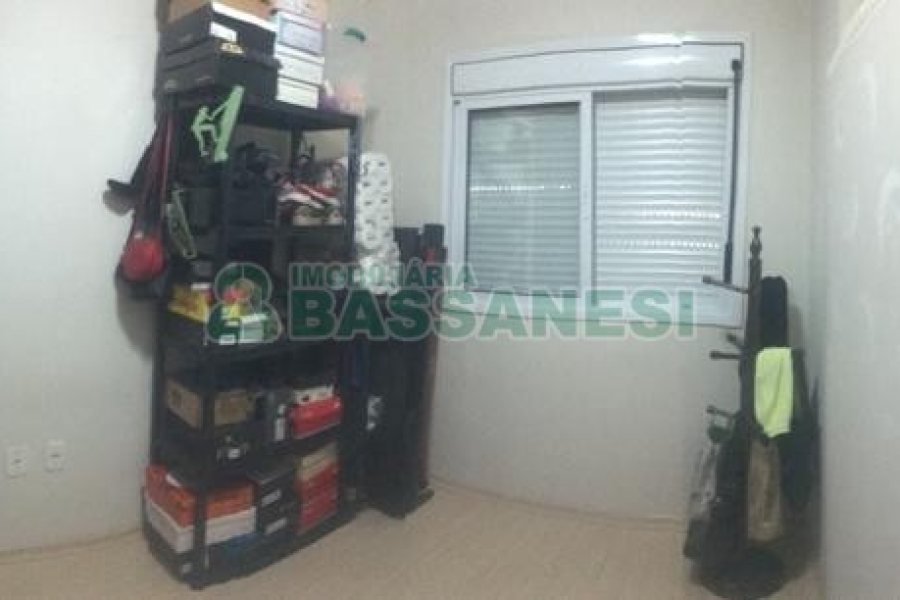 Sobrado com 106m², 2 dormitórios, 2 vagas, no bairro Vinhedos em Caxias do Sul para Comprar