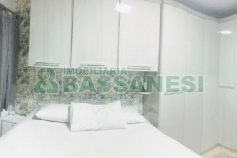 Sobrado com 106m², 2 dormitórios, 2 vagas, no bairro Vinhedos em Caxias do Sul para Comprar