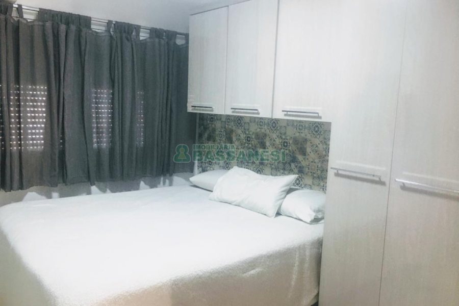 Sobrado com 106m², 2 dormitórios, 2 vagas, no bairro Vinhedos em Caxias do Sul para Comprar