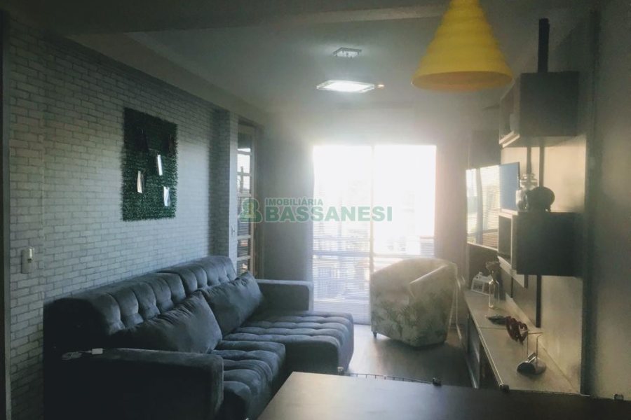 Sobrado com 106m², 2 dormitórios, 2 vagas, no bairro Vinhedos em Caxias do Sul para Comprar