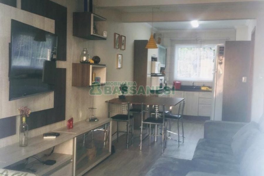 Sobrado com 106m², 2 dormitórios, 2 vagas, no bairro Vinhedos em Caxias do Sul para Comprar