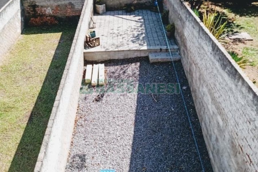 Sobrado com 106m², 2 dormitórios, 2 vagas, no bairro Vinhedos em Caxias do Sul para Comprar