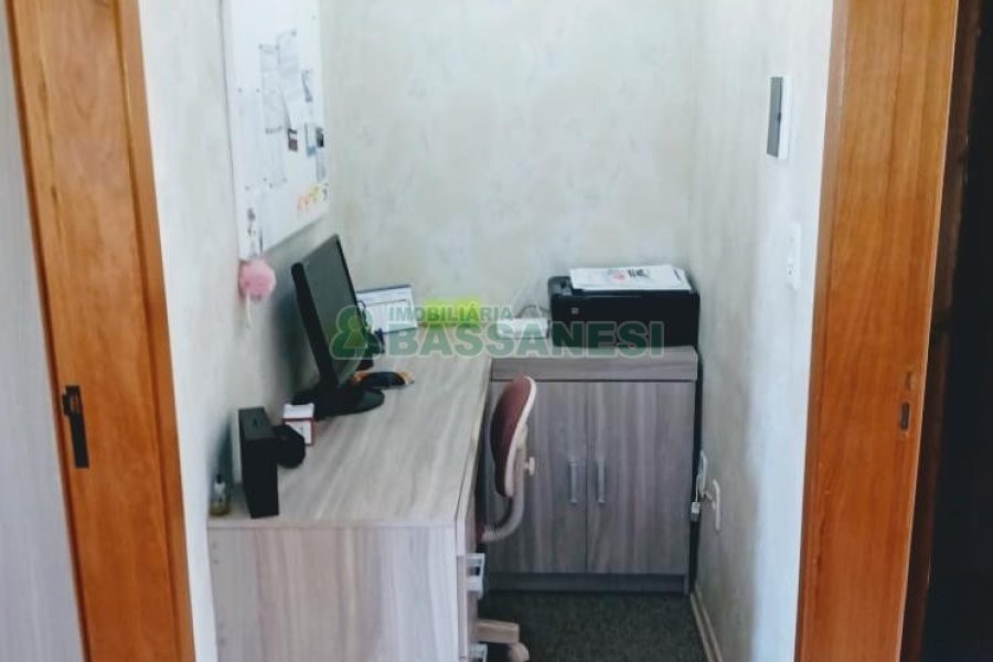 Sobrado com 106m², 2 dormitórios, 2 vagas, no bairro Vinhedos em Caxias do Sul para Comprar