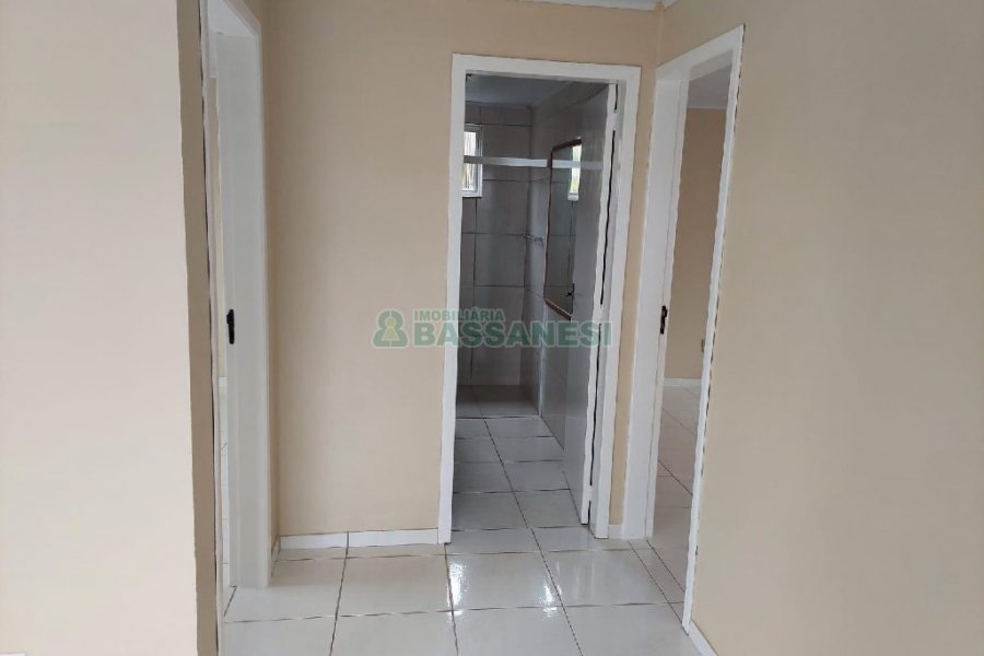 Casa com 80m², 2 dormitórios, 1 vaga, no bairro Esplanada em Caxias do Sul para Alugar