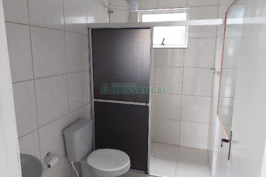 Casa com 80m², 2 dormitórios, 1 vaga, no bairro Esplanada em Caxias do Sul para Alugar