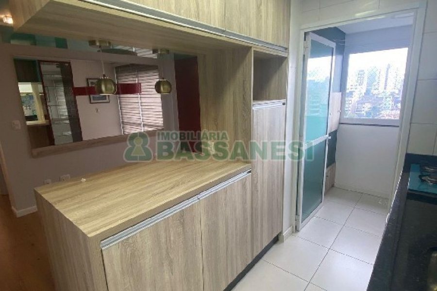 Apto Mobiliado com 63m², 2 dormitórios, 2 vagas, no bairro Panazzolo em Caxias do Sul para Alugar