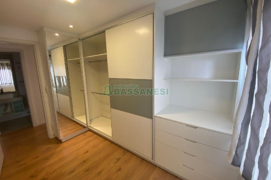 Apto Mobiliado com 63m², 2 dormitórios, 2 vagas, no bairro Panazzolo em Caxias do Sul para Alugar