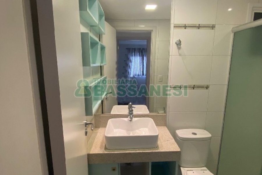 Apto Mobiliado com 63m², 2 dormitórios, 2 vagas, no bairro Panazzolo em Caxias do Sul para Alugar