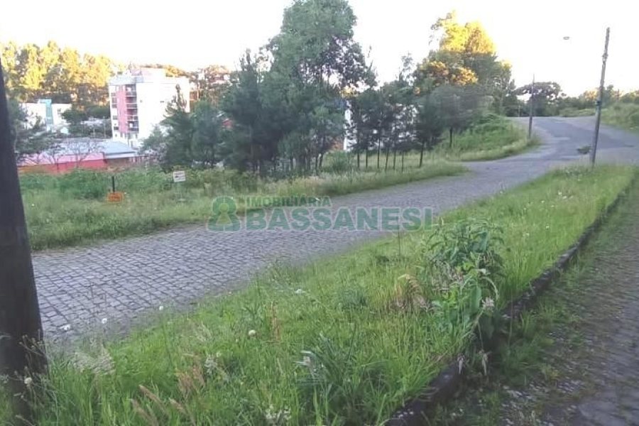 Terreno com 361m², no bairro Forqueta em Caxias do Sul para Comprar