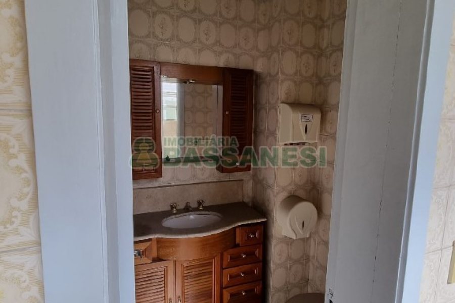 Loja com 74m², 2 vagas, no bairro Rio Branco em Caxias do Sul para Comprar