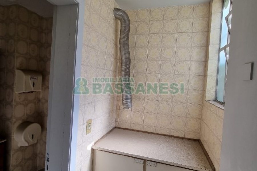 Loja com 74m², 2 vagas, no bairro Rio Branco em Caxias do Sul para Comprar