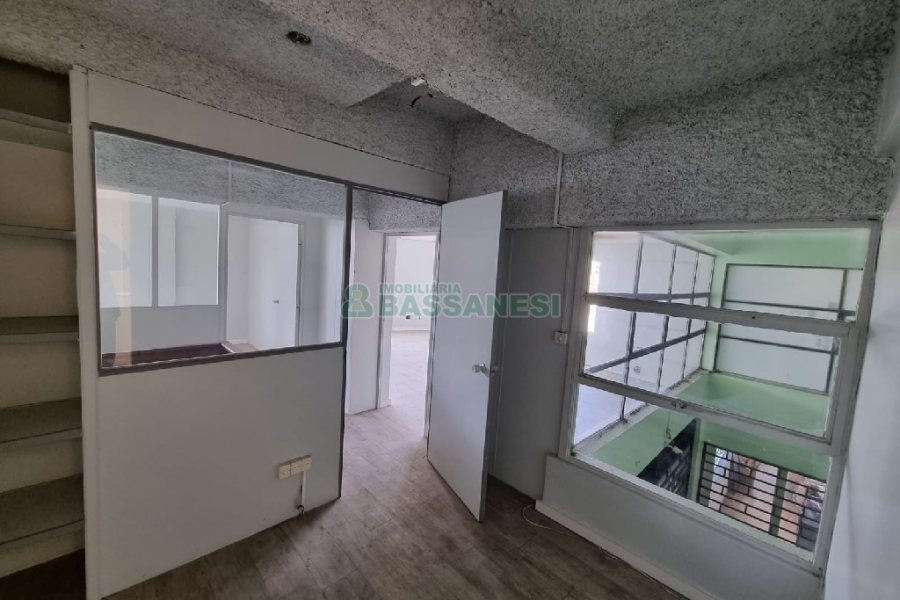 Loja com 74m², 2 vagas, no bairro Rio Branco em Caxias do Sul para Comprar