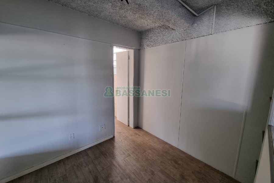 Loja com 74m², 2 vagas, no bairro Rio Branco em Caxias do Sul para Comprar