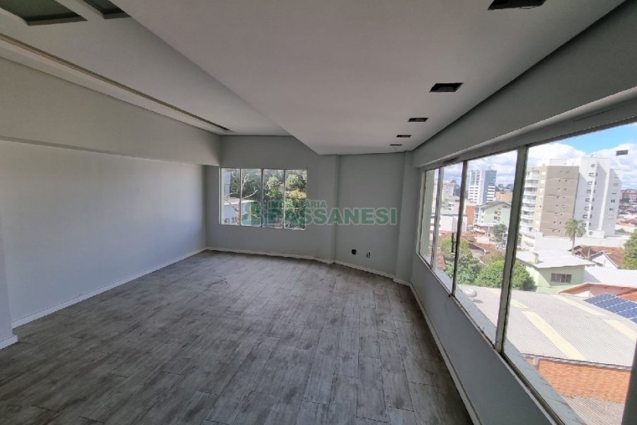 Loja com 74m², 2 vagas, no bairro Rio Branco em Caxias do Sul para Comprar