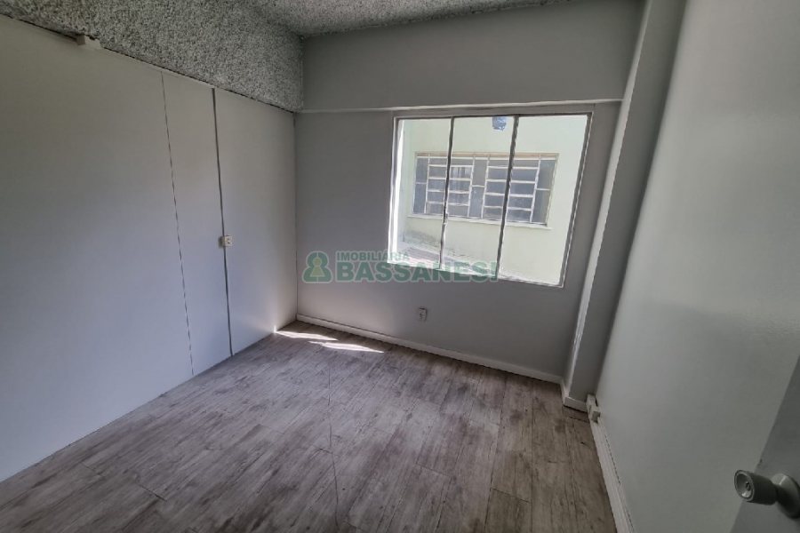 Loja com 74m², 2 vagas, no bairro Rio Branco em Caxias do Sul para Comprar