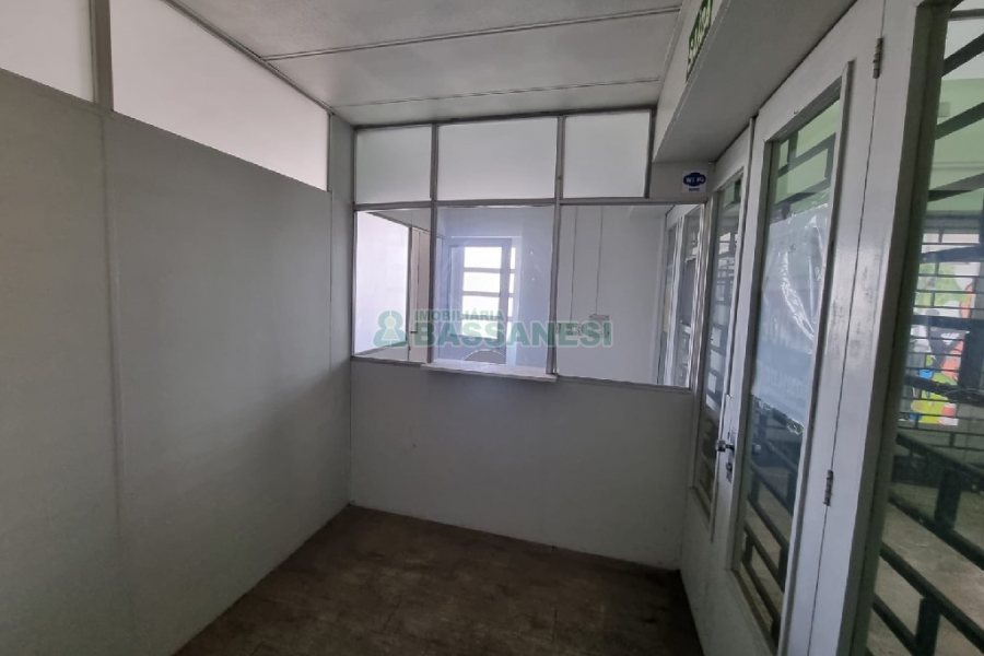 Loja com 74m², 2 vagas, no bairro Rio Branco em Caxias do Sul para Comprar