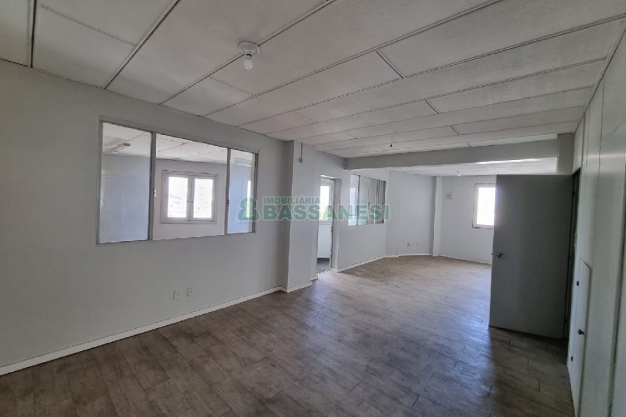 Loja com 74m², 2 vagas, no bairro Rio Branco em Caxias do Sul para Comprar