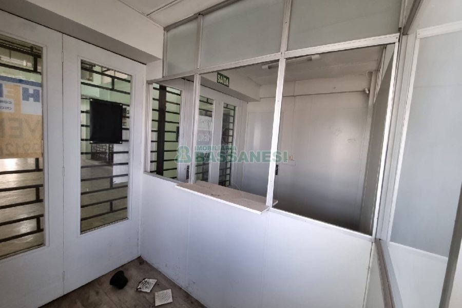 Loja com 74m², 2 vagas, no bairro Rio Branco em Caxias do Sul para Comprar