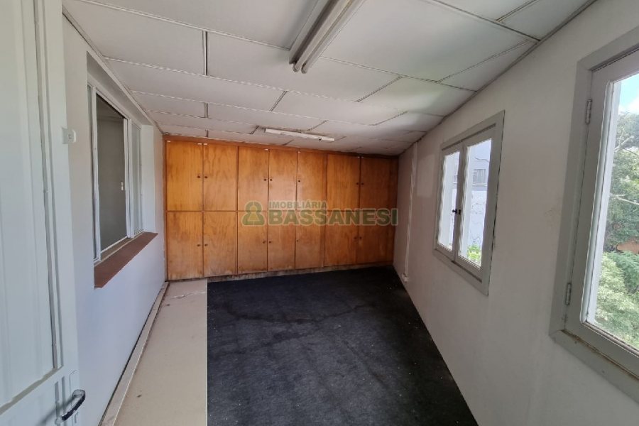 Loja com 74m², 2 vagas, no bairro Rio Branco em Caxias do Sul para Comprar