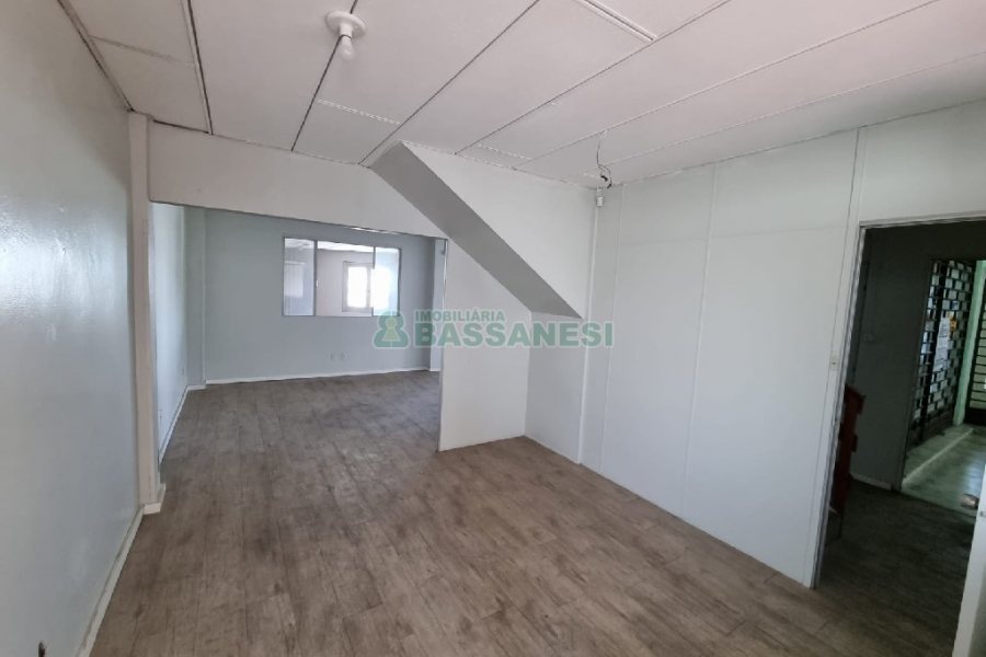 Loja com 74m², 2 vagas, no bairro Rio Branco em Caxias do Sul para Comprar