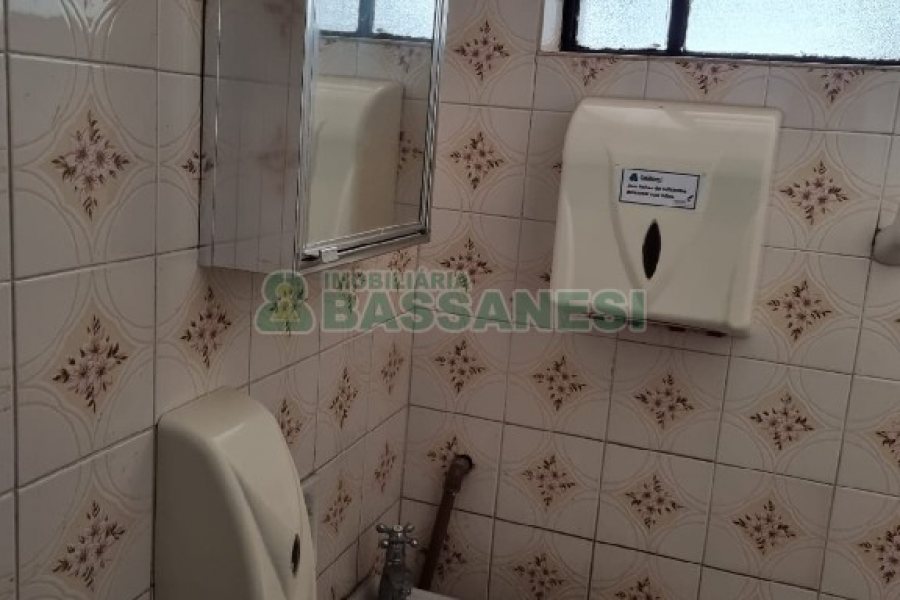 Loja com 74m², 2 vagas, no bairro Rio Branco em Caxias do Sul para Comprar