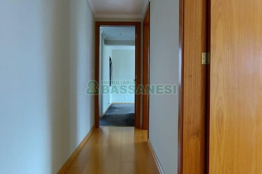 Apartamento com 342m², 3 dormitórios, 3 vagas, no bairro Centro em Caxias do Sul para Alugar