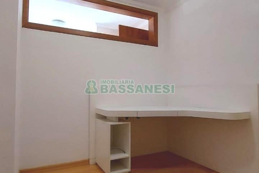 Apartamento com 342m², 3 dormitórios, 3 vagas, no bairro Centro em Caxias do Sul para Alugar