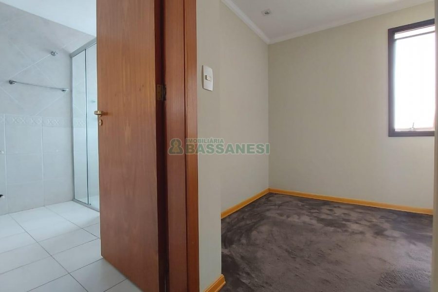 Apartamento com 342m², 3 dormitórios, 3 vagas, no bairro Centro em Caxias do Sul para Alugar