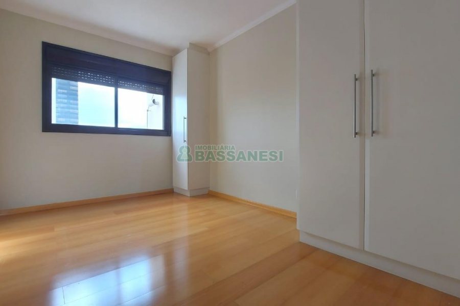 Apartamento com 342m², 3 dormitórios, 3 vagas, no bairro Centro em Caxias do Sul para Alugar
