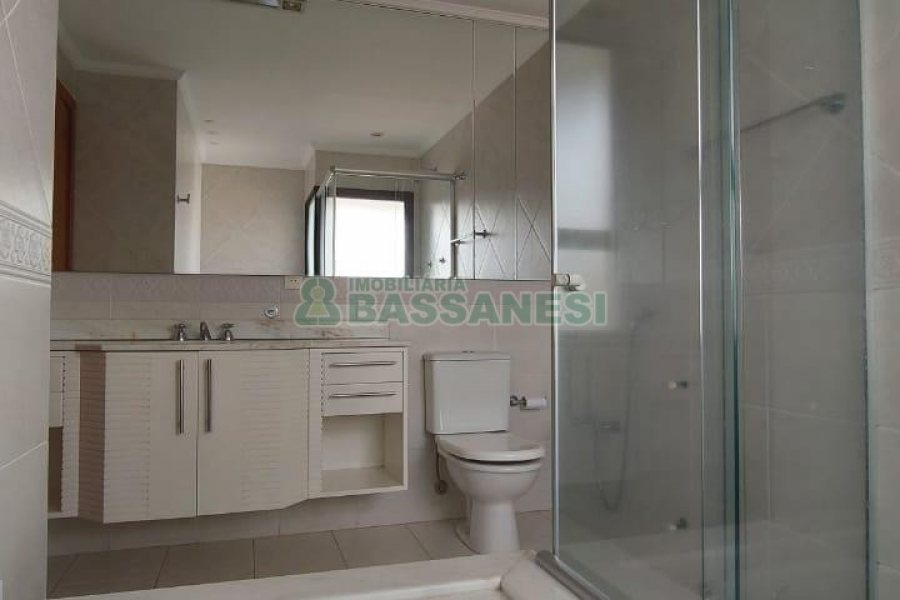 Apartamento com 342m², 3 dormitórios, 3 vagas, no bairro Centro em Caxias do Sul para Alugar