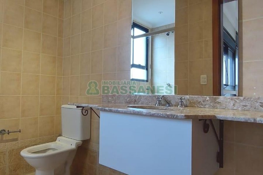 Apartamento com 342m², 3 dormitórios, 3 vagas, no bairro Centro em Caxias do Sul para Alugar