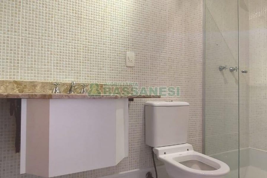 Apartamento com 342m², 3 dormitórios, 3 vagas, no bairro Centro em Caxias do Sul para Alugar