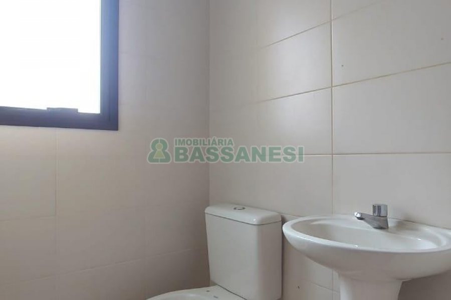 Apartamento com 342m², 3 dormitórios, 3 vagas, no bairro Centro em Caxias do Sul para Alugar