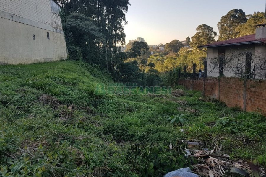 Terreno com 360m², no bairro Sanvitto em Caxias do Sul para Comprar