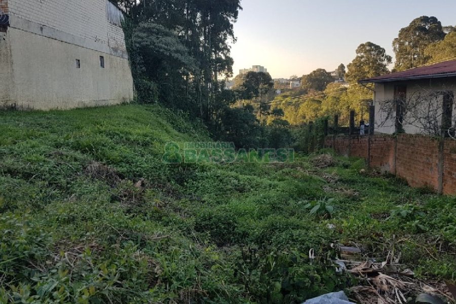 Terreno com 360m², no bairro Sanvitto em Caxias do Sul para Comprar