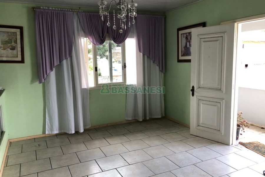 Casa com 200m², 6 dormitórios, 2 vagas, no bairro Bela Vista em Caxias do Sul para Comprar