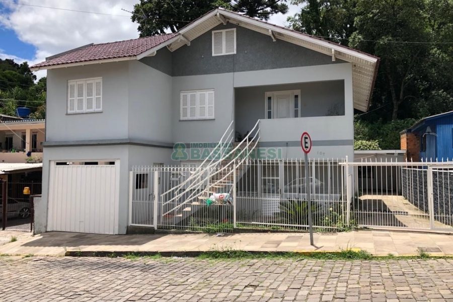 Casa com 200m², 6 dormitórios, 2 vagas, no bairro Bela Vista em Caxias do Sul para Comprar