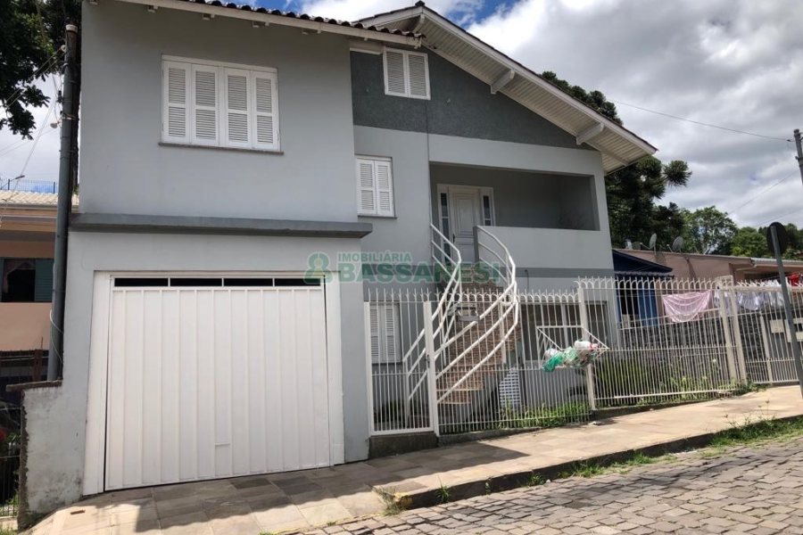 Casa com 200m², 6 dormitórios, 2 vagas, no bairro Bela Vista em Caxias do Sul para Comprar