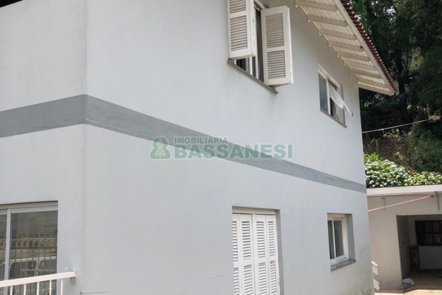 Casa com 200m², 6 dormitórios, 2 vagas, no bairro Bela Vista em Caxias do Sul para Comprar