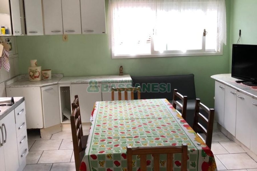 Casa com 200m², 6 dormitórios, 2 vagas, no bairro Bela Vista em Caxias do Sul para Comprar