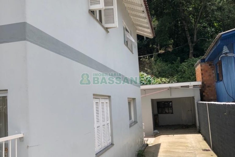 Casa com 200m², 6 dormitórios, 2 vagas, no bairro Bela Vista em Caxias do Sul para Comprar