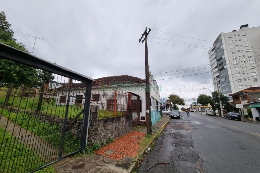 Loja com 200m², no bairro Sagrada Família em Caxias do Sul para Comprar