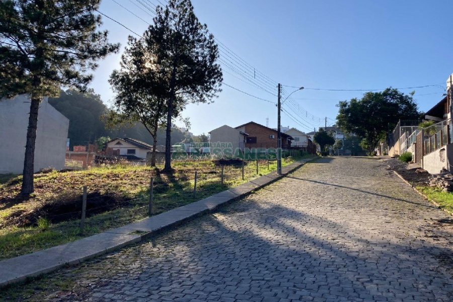 Terreno com 400m², no bairro Nossa Senhora da Saúde em Caxias do Sul para Alugar ou Comprar