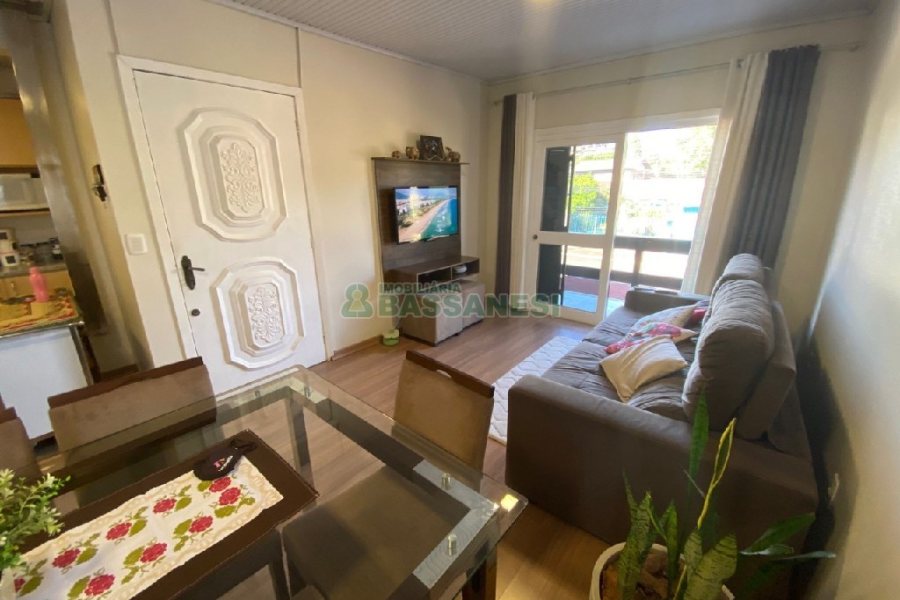 Casa com 203m², 3 dormitórios, 1 vaga, no bairro Charqueadas em Caxias do Sul para Comprar