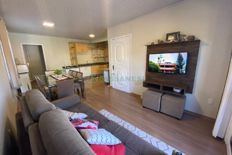 Casa com 203m², 3 dormitórios, 1 vaga, no bairro Charqueadas em Caxias do Sul para Comprar