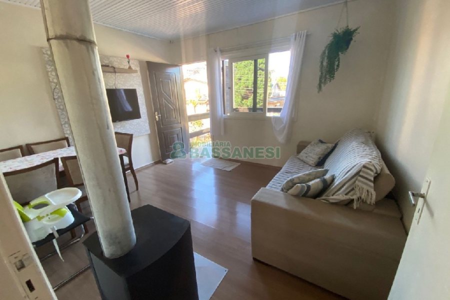 Casa com 203m², 3 dormitórios, 1 vaga, no bairro Charqueadas em Caxias do Sul para Comprar